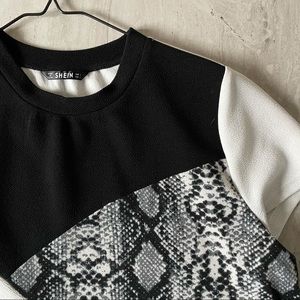SHEIN Color Block Snake Top